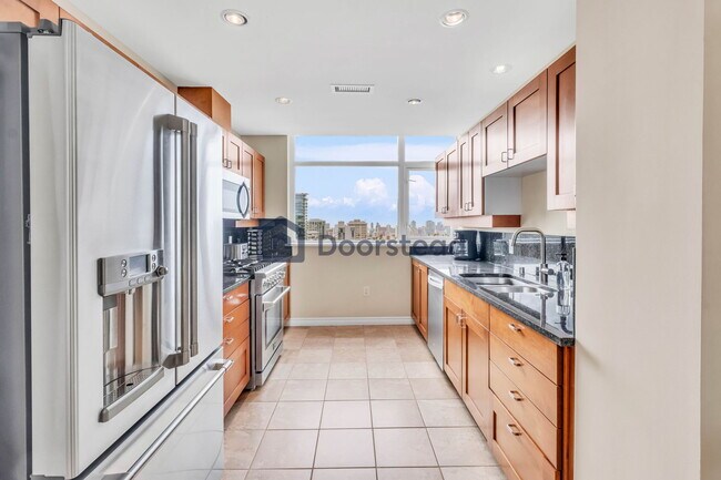 Building Photo - 475 Redwood St