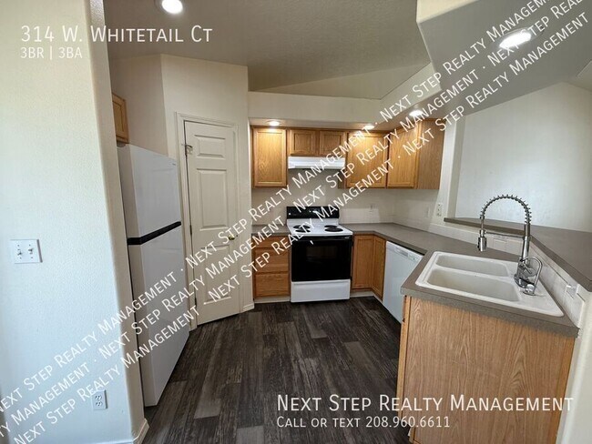 Building Photo - 314 W Whitetail Ct