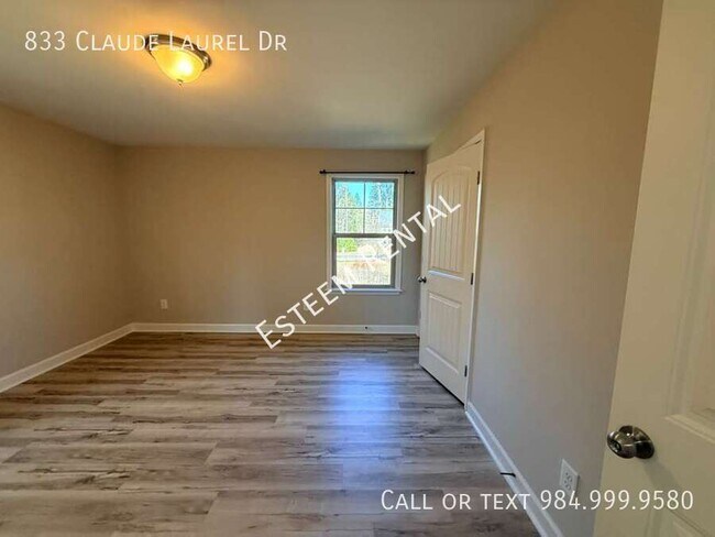 Building Photo - 833 Claude Laurel Dr