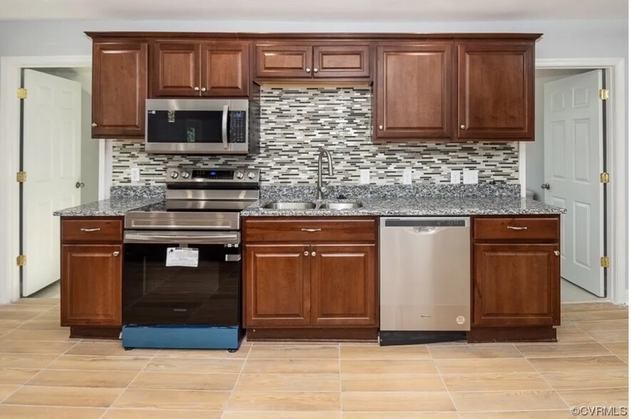 Building Photo - 10539 Greenwood Rd