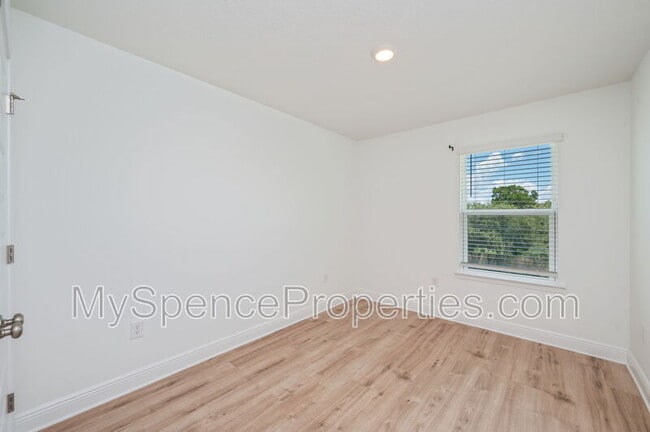 Building Photo - 5 Renea Cv