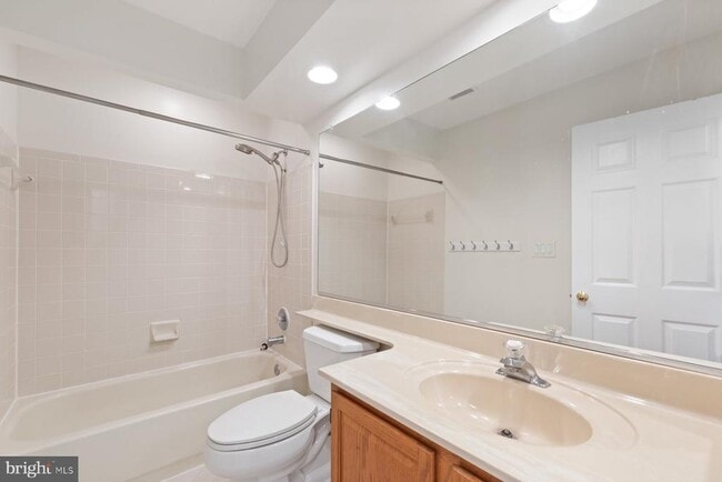 Building Photo - 4970 Manor House Ct
