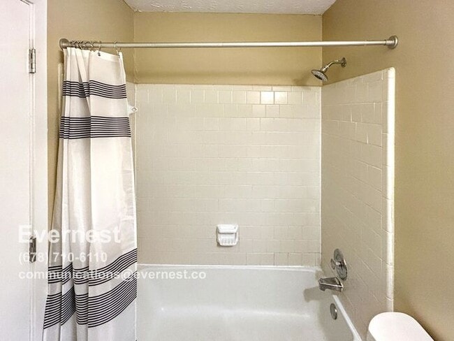 Building Photo - 4-Bedroom, 3.5-Bath Home in a Relaxing Nei...