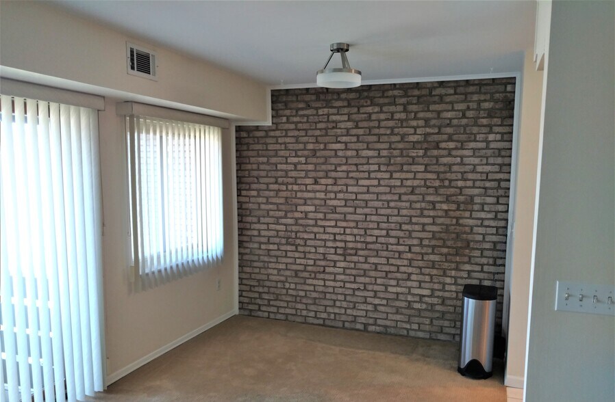 Building Photo - 2029 Sanlin Dr