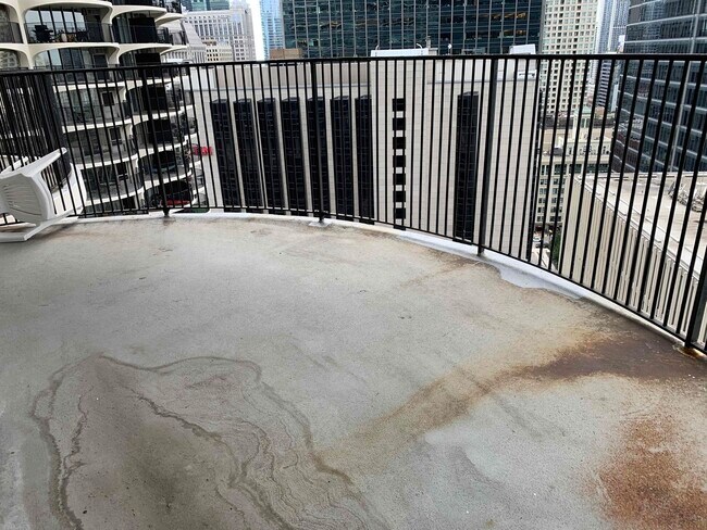 Building Photo - 300 N State St