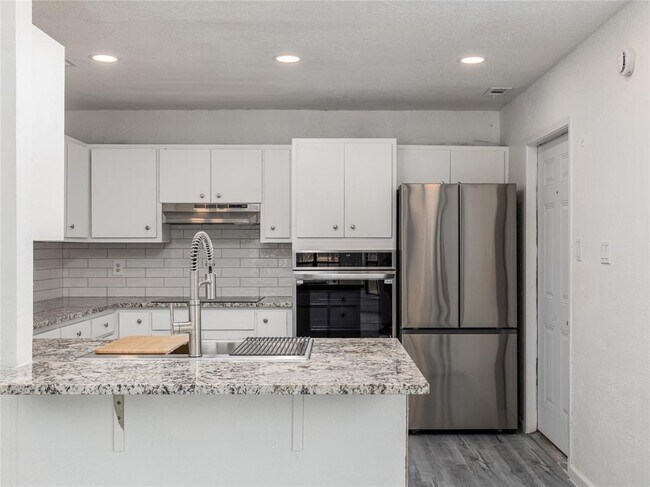 Building Photo - 148 Discovery Ln