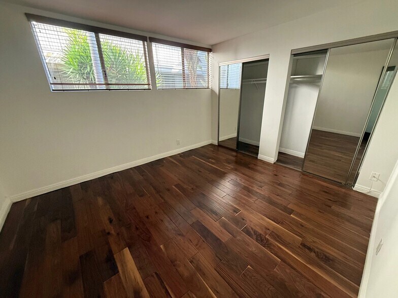 Building Photo - 11936 Darlington Ave