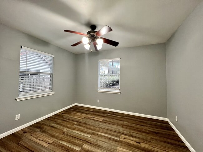 Building Photo - 408 Radam Ln