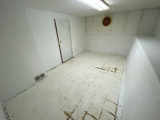 Building Photo - 2535 Avenue B