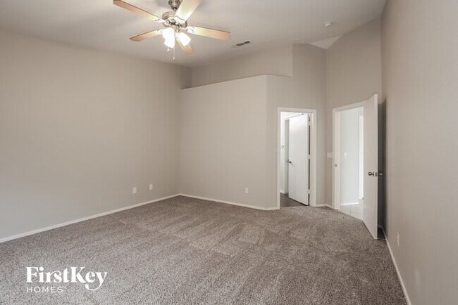 Building Photo - 5820 Meadow Dale Dr