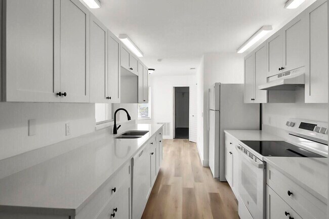 Building Photo - 313 NW Dorchester St