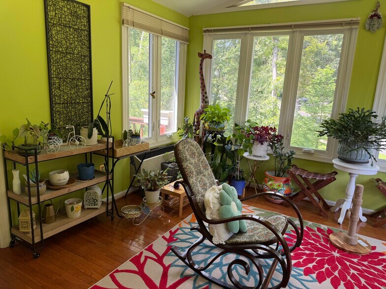Building Photo - 8715 Shadowlake Way