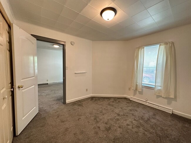 Building Photo - Available August 1st - 3 BED 1 BATH