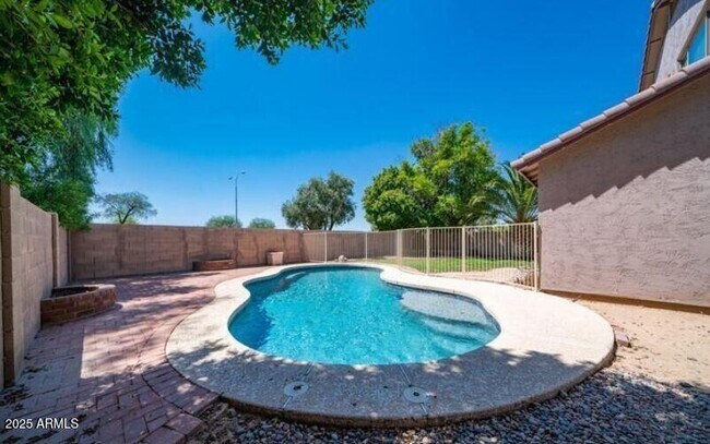 Building Photo - 3924 S Hollyhock Pl