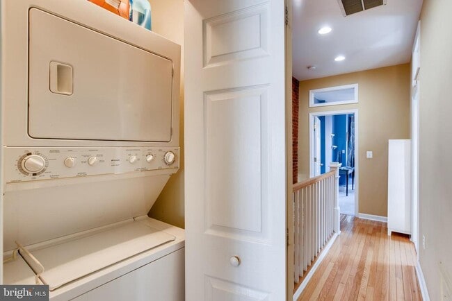 Building Photo - 819 S Potomac St