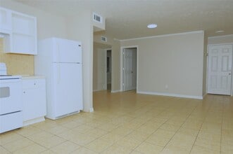 Building Photo - 123 W 6th St