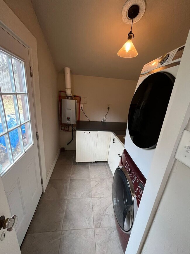 Building Photo - Blending Relaxation & Sophistication to Create the Ideal Place.