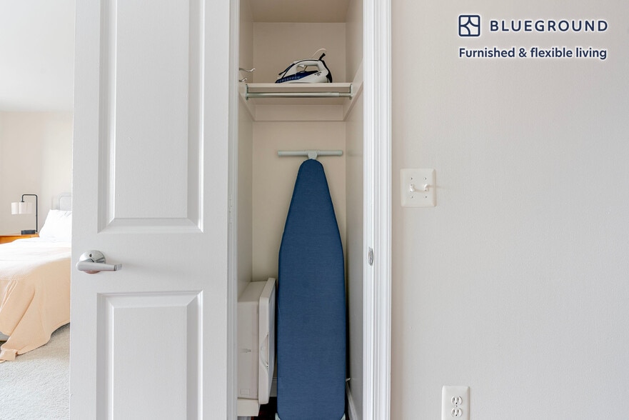 Building Photo - 3900 Fairfax Dr