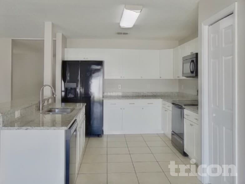 Building Photo - 3247 Amberley Park Cir