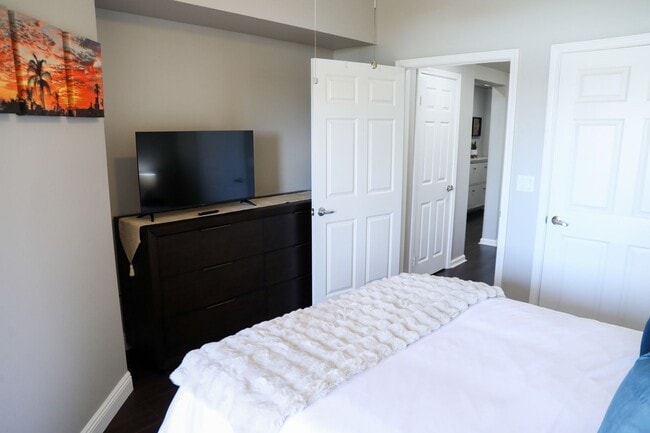 Building Photo - THE UPTOWN | Modern | Furnished | Bankers Hill Condo | Across from Balboa Park