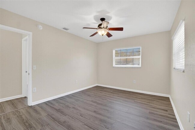 Building Photo - 311 NE 5th St