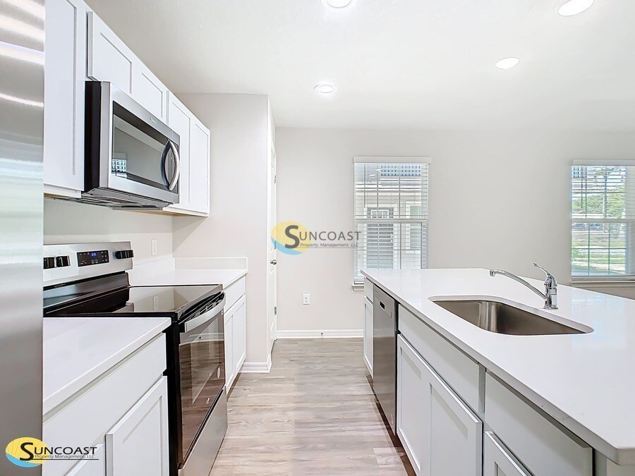 Building Photo - 3821 SW 43rd Ct