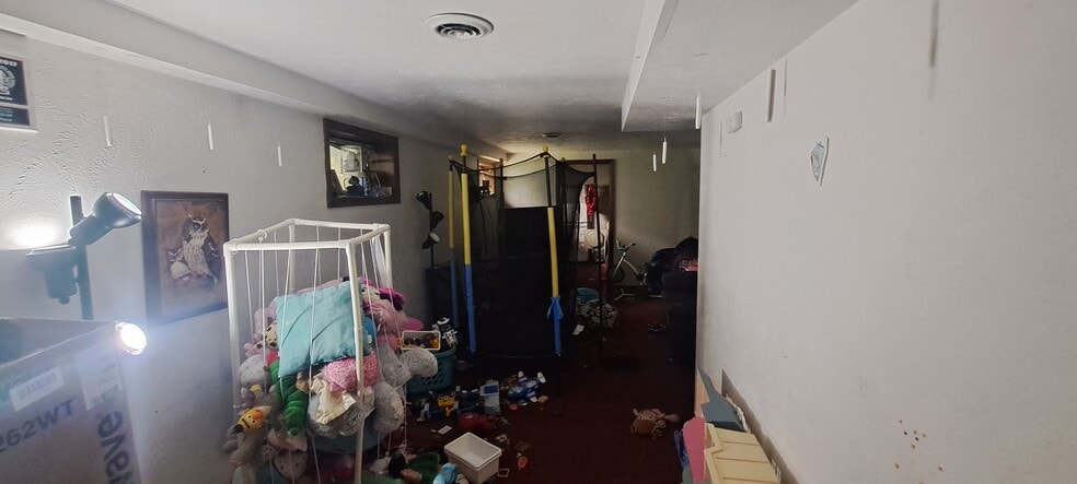 Rec room - 2611 Clive St