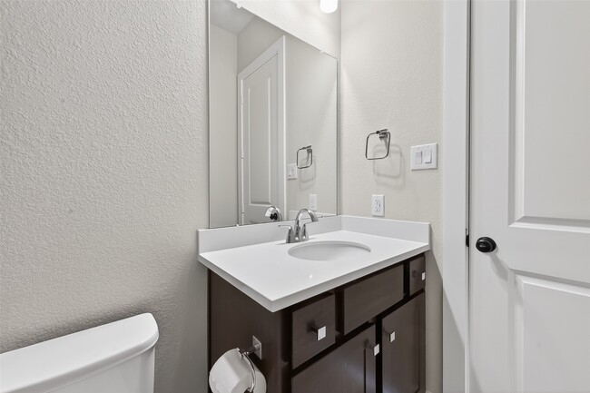 Building Photo - 2022 Serene Spgs Dr