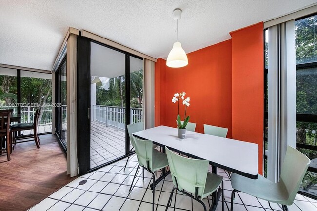 Building Photo - 2000 Towerside Terrace