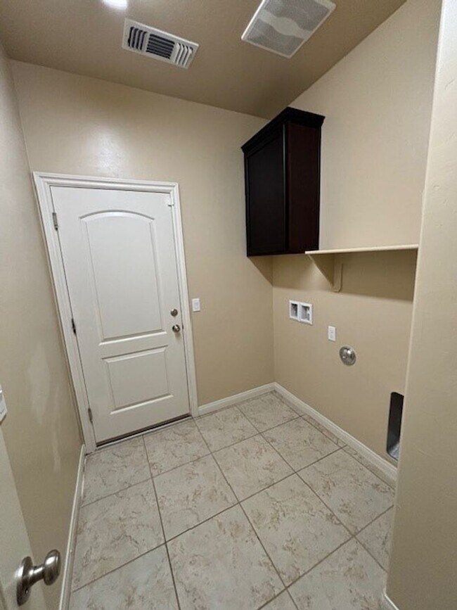 Building Photo - Elegant 4-Bedroom Home with Paid Solar in Gated Village Green Community