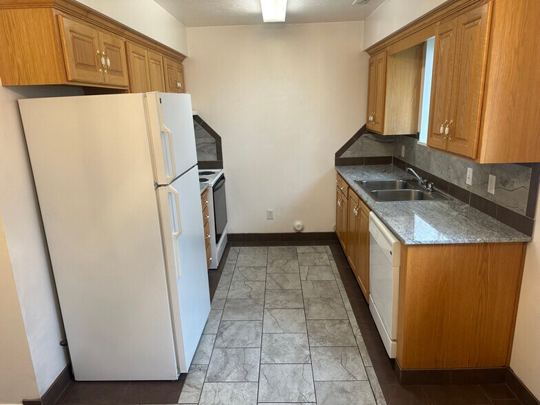 Building Photo - 988 E 900 S