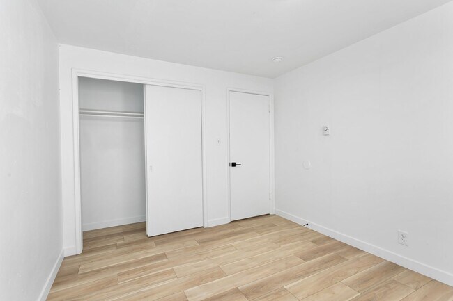 Building Photo - 610 S Sheridan Ave