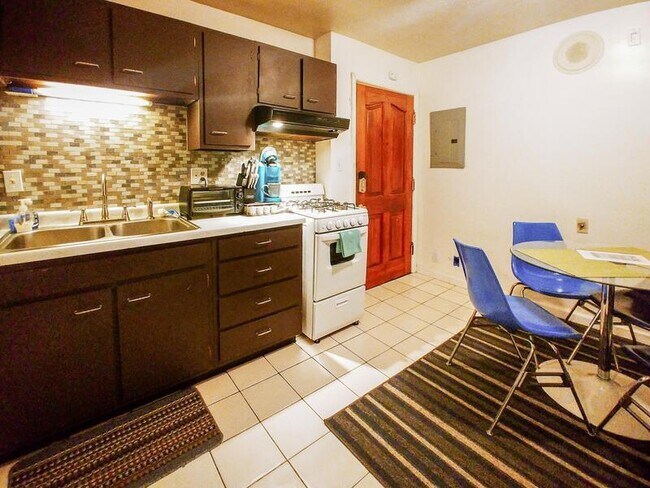 Building Photo - 3512 Dodge St