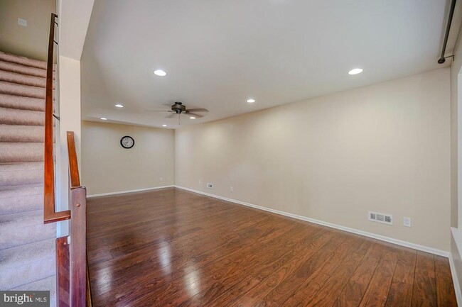 Building Photo - 3908 Grenwich Ln