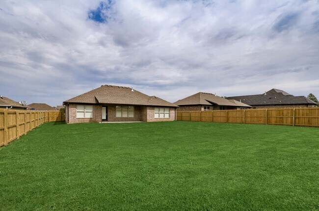 Building Photo - Lovely 3-bedroom home in Bentonville