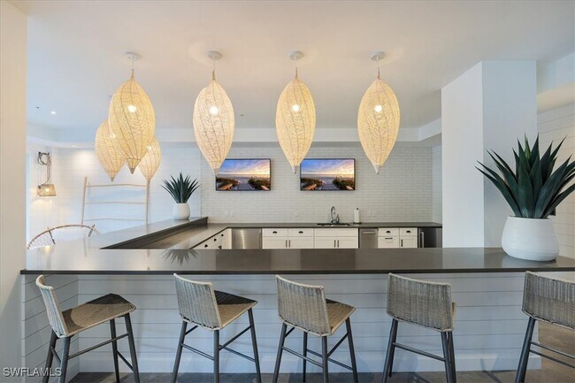 Building Photo - 1111 Central Ave