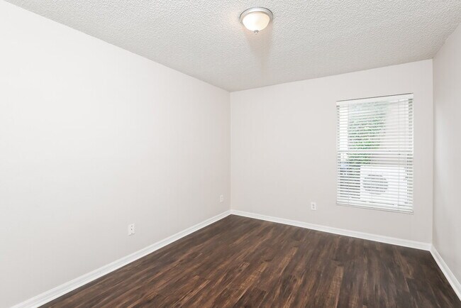 Building Photo - 1034 Cherry Valley Way