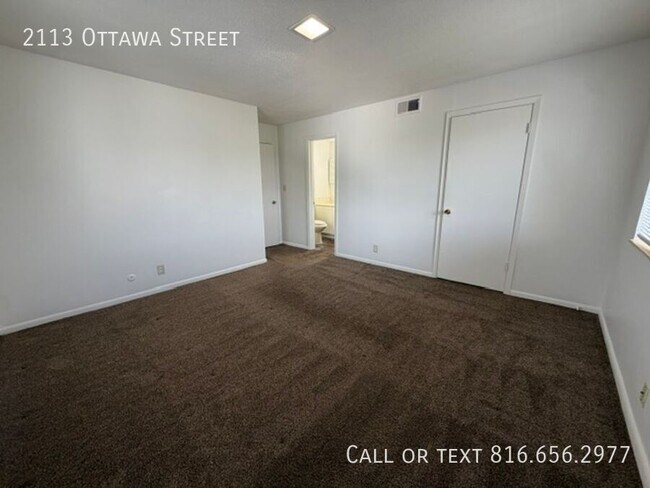 Building Photo - 2113 Ottawa St