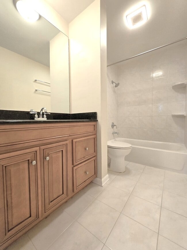Building Photo - 4946 Somerton Dr