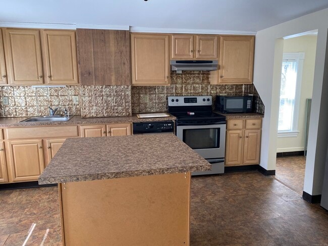 Building Photo - 58 Georgiana St