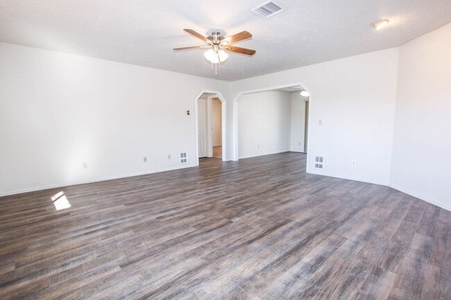 Building Photo - Three Bedroom Home in Prescott Valley