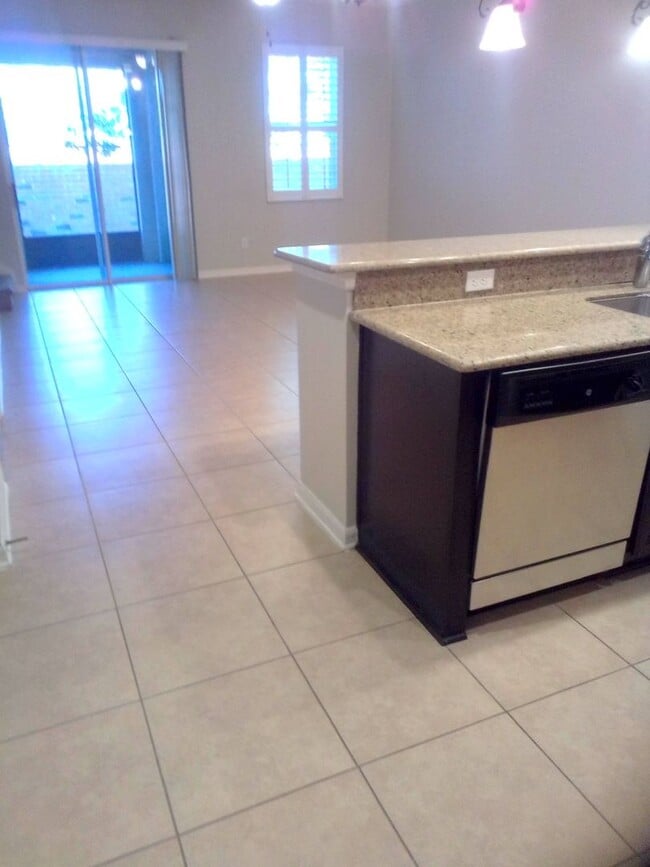 Building Photo - Arborview Park Townhouse close to UCF located in Oviedo (2 bed /2 1/2 bath)