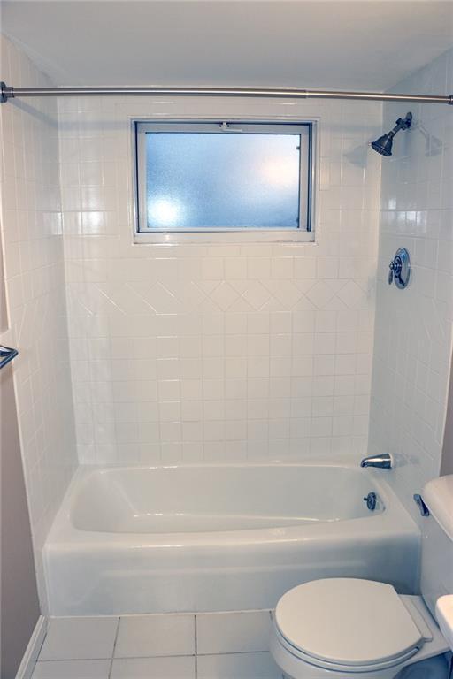 Building Photo - 50 Carnation St