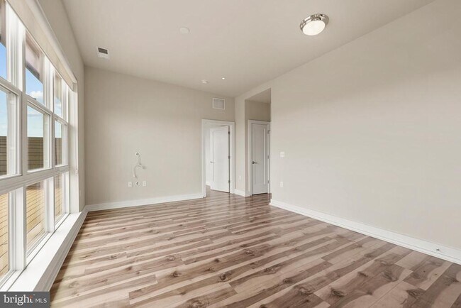 Building Photo - 1800 Mt Vernon Ave