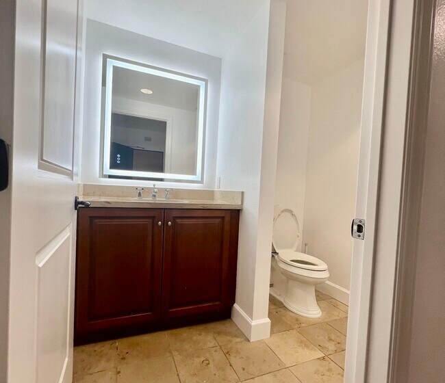 Building Photo - 11863 Darlington Ave