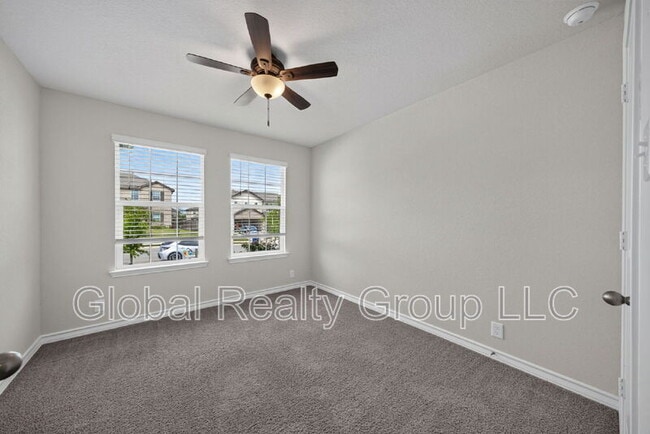 Building Photo - 515 Diamond Shls