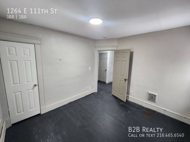 Building Photo - 1264 E 111th St