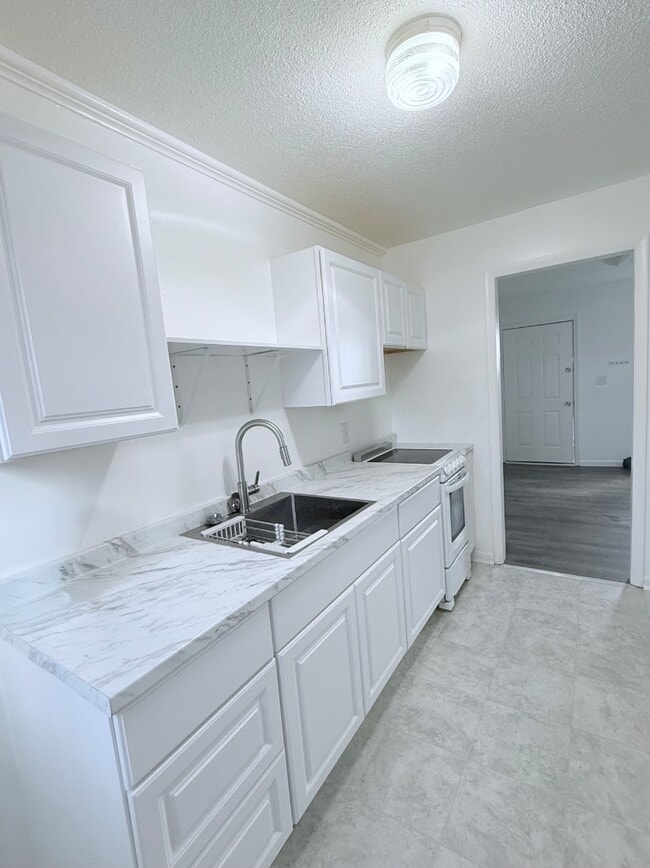 Building Photo - 1490 John Chapman Rd