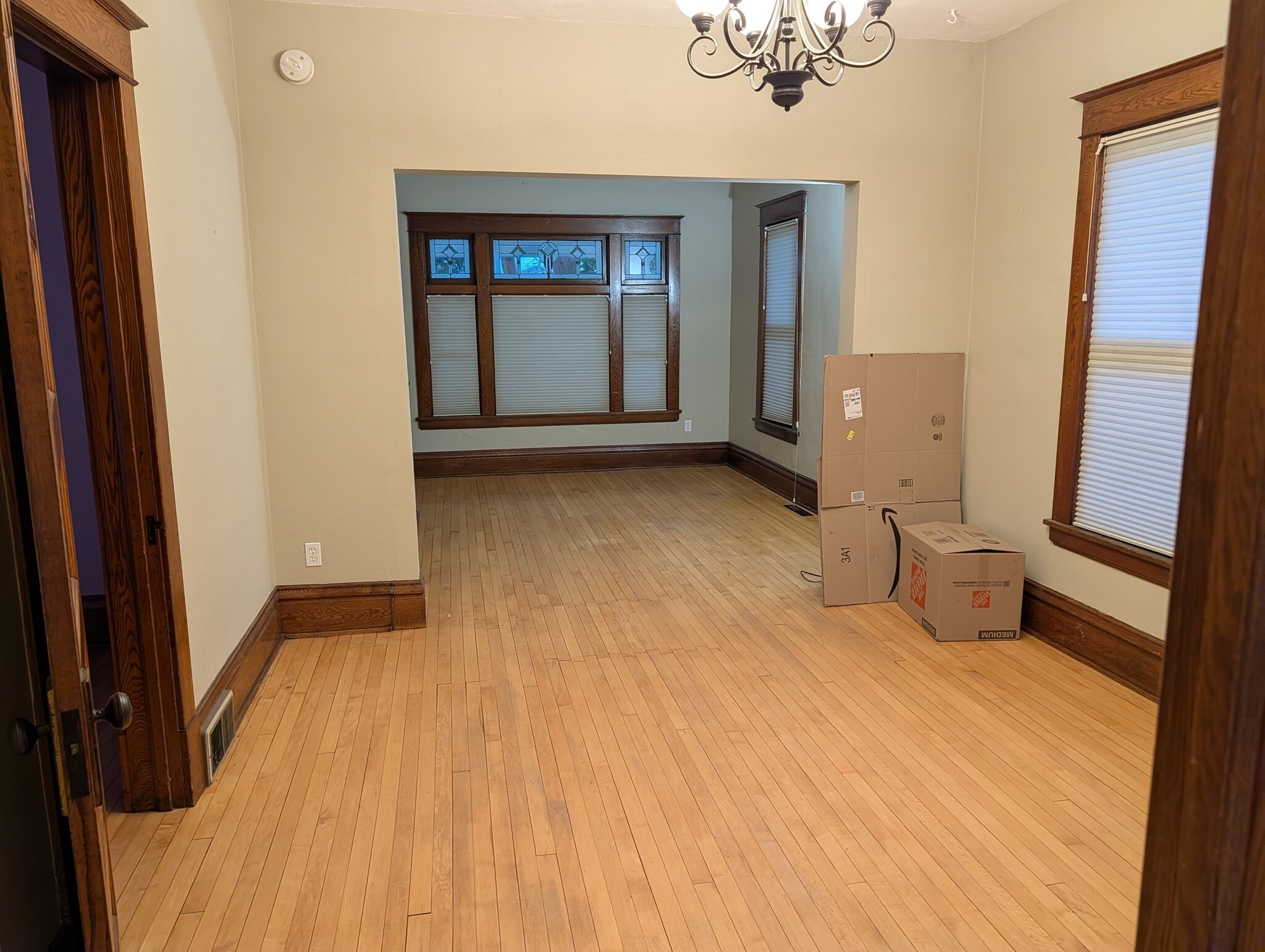 Building Photo - 1031 Victoria St N