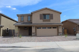 Building Photo - "Spacious 4-Bedroom with 2.5 Baths availab...